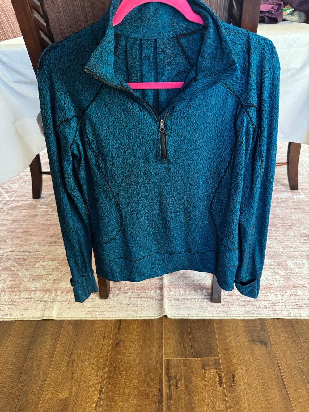 Lululemon women’s athletic pull over